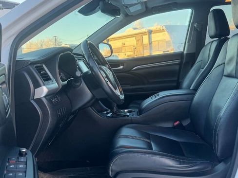 Used 2017 Toyota Highlander SE image 5
