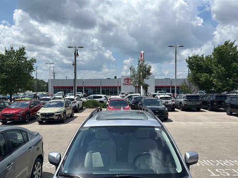 Used 2018 Subaru Forester 2.5i Premium w/ All-Weather Package AWD/4WD image 4