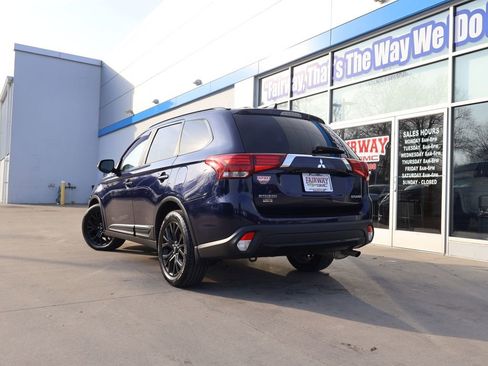 Used 2018 Mitsubishi Outlander ES image 45