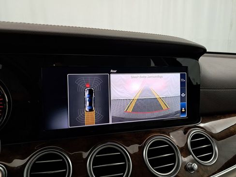 Used 2018 Mercedes-Benz E 300 4MATIC image 28