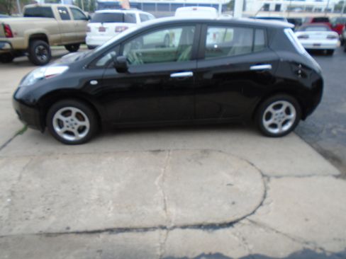 Used 2011 Nissan Leaf w/ Eco Design Pkg FWD image 5