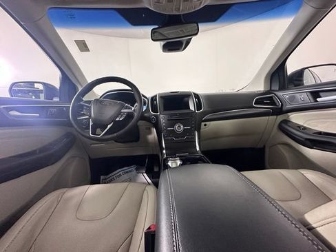 Used 2019 Ford Edge Titanium w/ Equipment Group 301A AWD/4WD image 18