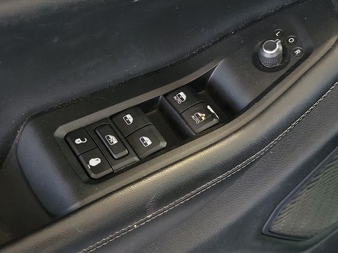 Used 2023 Jeep Grand Cherokee Laredo AWD/4WD image 16
