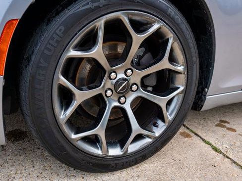 Used 2015 Chrysler 300 S image 15