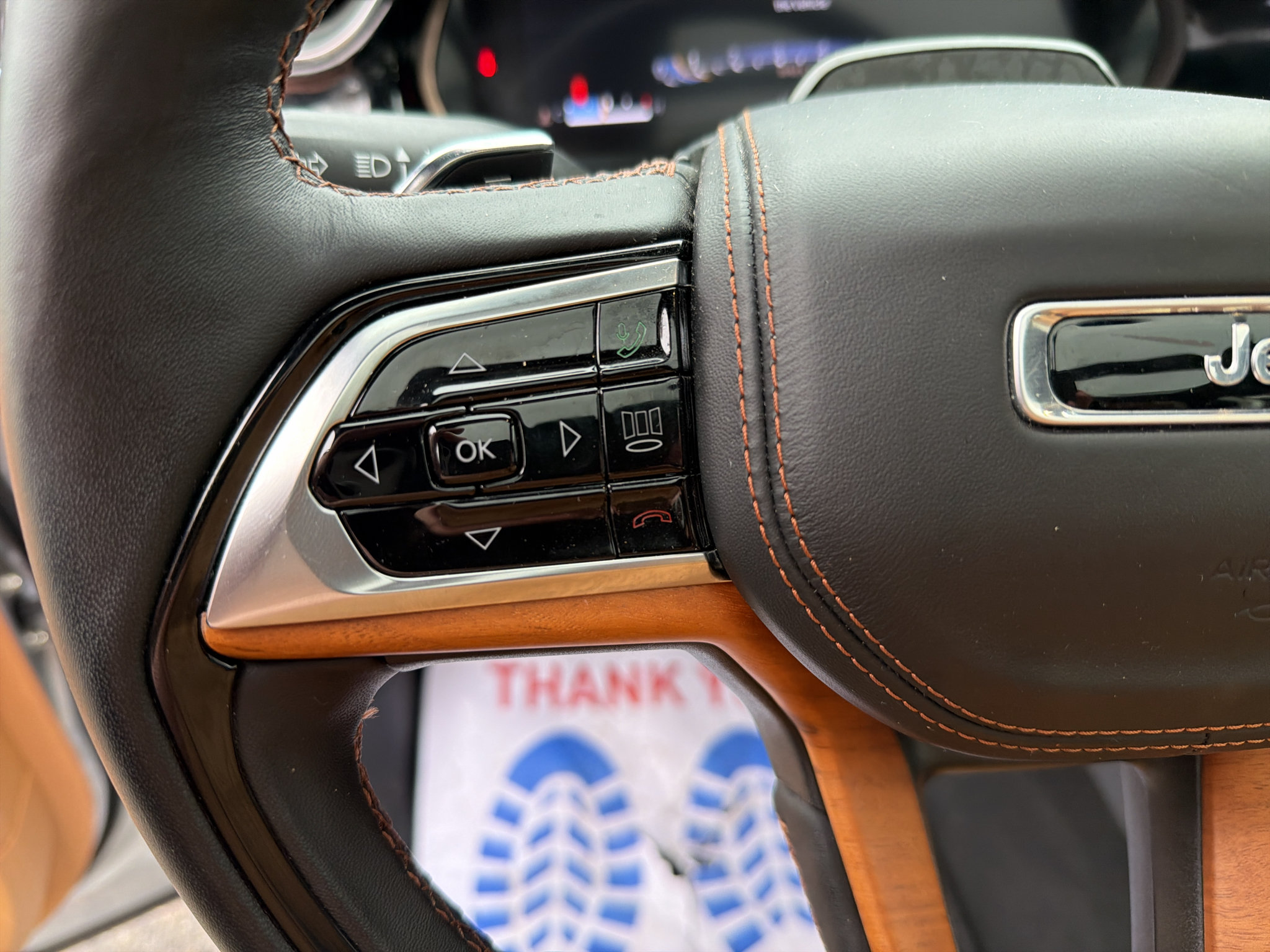 Used 2025 Jeep Grand Cherokee L Summit AWD/4WD image 19