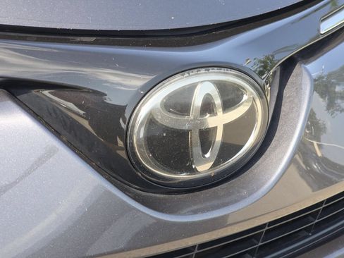 Used 2018 Toyota RAV4 LE FWD image 9