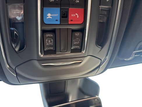 New 2026 Jeep Grand Cherokee L Laredo image 18