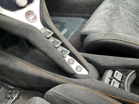 Used 2024 McLaren 750S Spider image 16