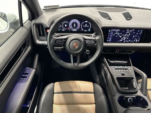 Certified 2025 Porsche Cayenne image 24