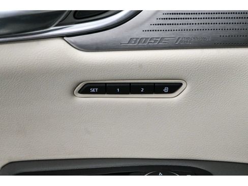 Certified 2022 Cadillac XT5 Premium Luxury FWD image 33
