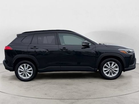 Used 2024 Toyota Corolla Cross LE w/ Moonroof Package AWD/4WD image 4
