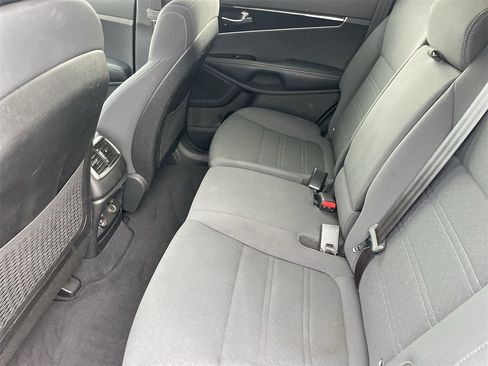 Used 2017 Kia Sorento LX image 16