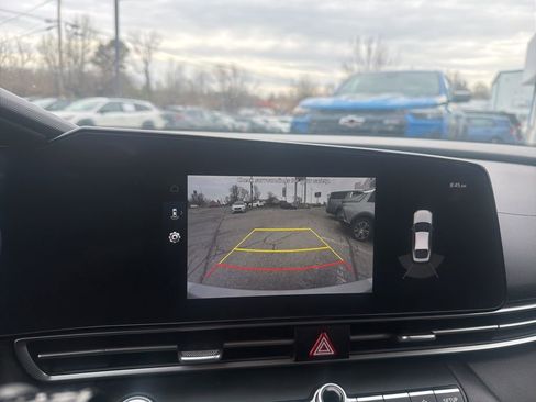 Used 2023 Hyundai Elantra Limited image 16