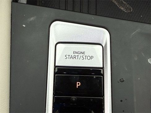 Used 2025 Volkswagen Atlas SE image 20