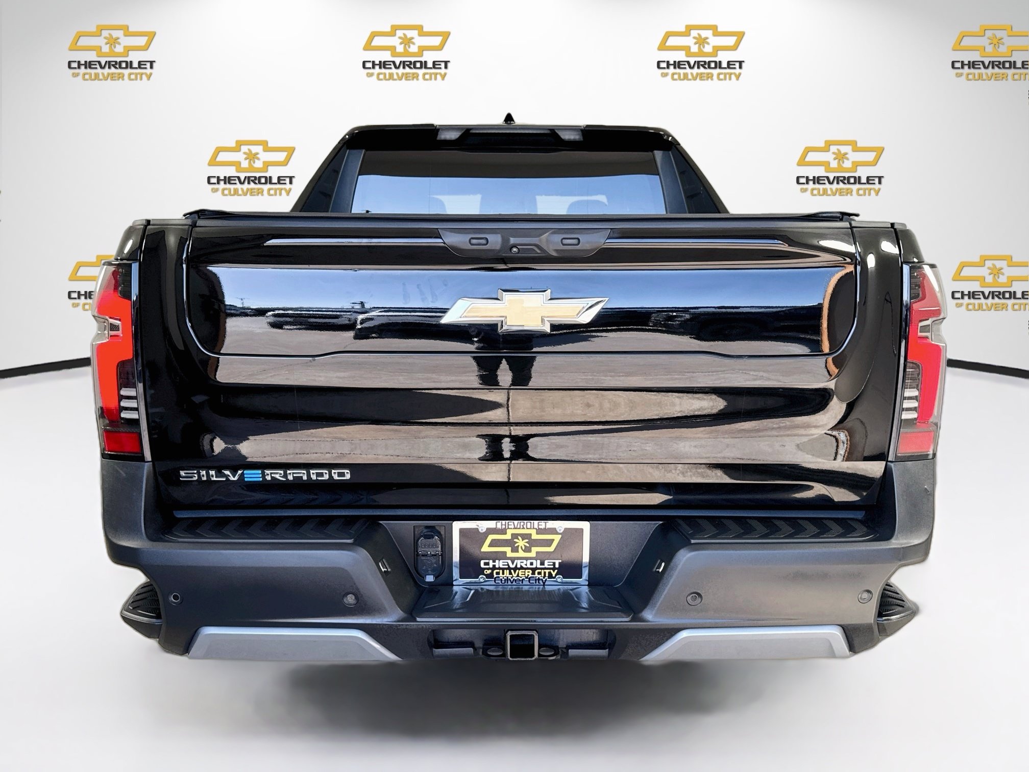 Used 2025 Chevrolet Silverado EV LT AWD/4WD image 7