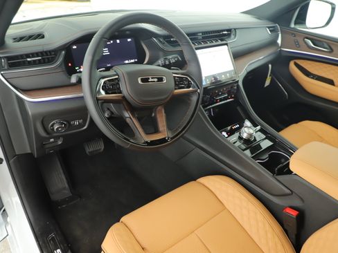 New 2025 Jeep Grand Cherokee L Summit image 10