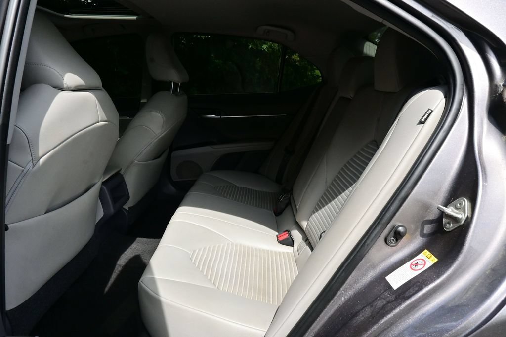 Used 2018 Toyota Camry SE w/ Moonroof Package FWD image 21