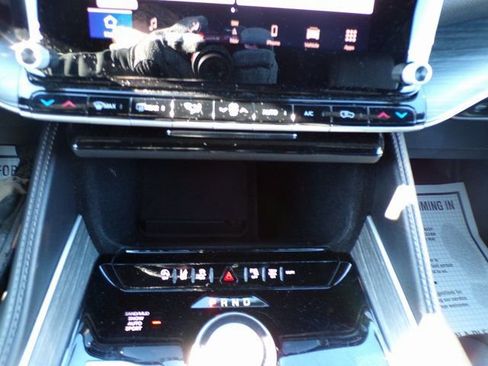 Used 2024 Jeep Wagoneer L Series II w/ Flexible Seating Group image 30