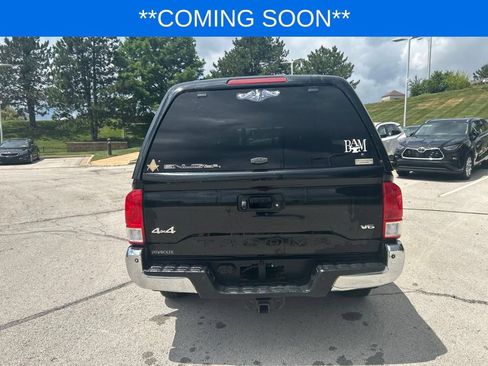 Used 2017 Toyota Tacoma SR5 w/ Tow Package AWD/4WD image 6