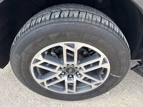 Used 2025 Ford Expedition Active AWD/4WD image 16