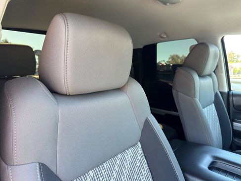 Used 2019 Toyota Tundra SR5 w/ SR5 Upgrade Package AWD/4WD image 16