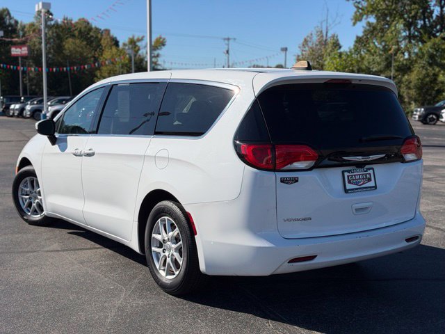 Used 2023 Chrysler Voyager LX FWD image 3