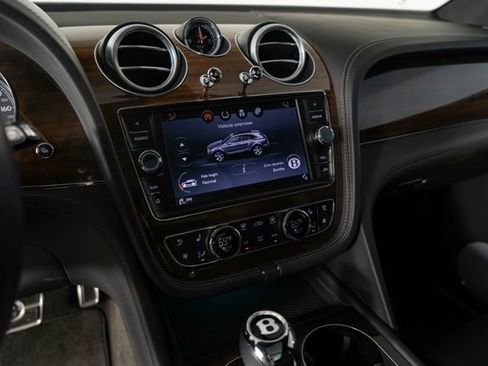Used 2018 Bentley Bentayga AWD/4WD image 25