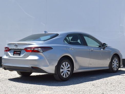 Used 2021 Toyota Camry LE FWD image 5