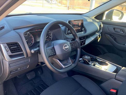 Certified 2025 Nissan Rogue S FWD image 8