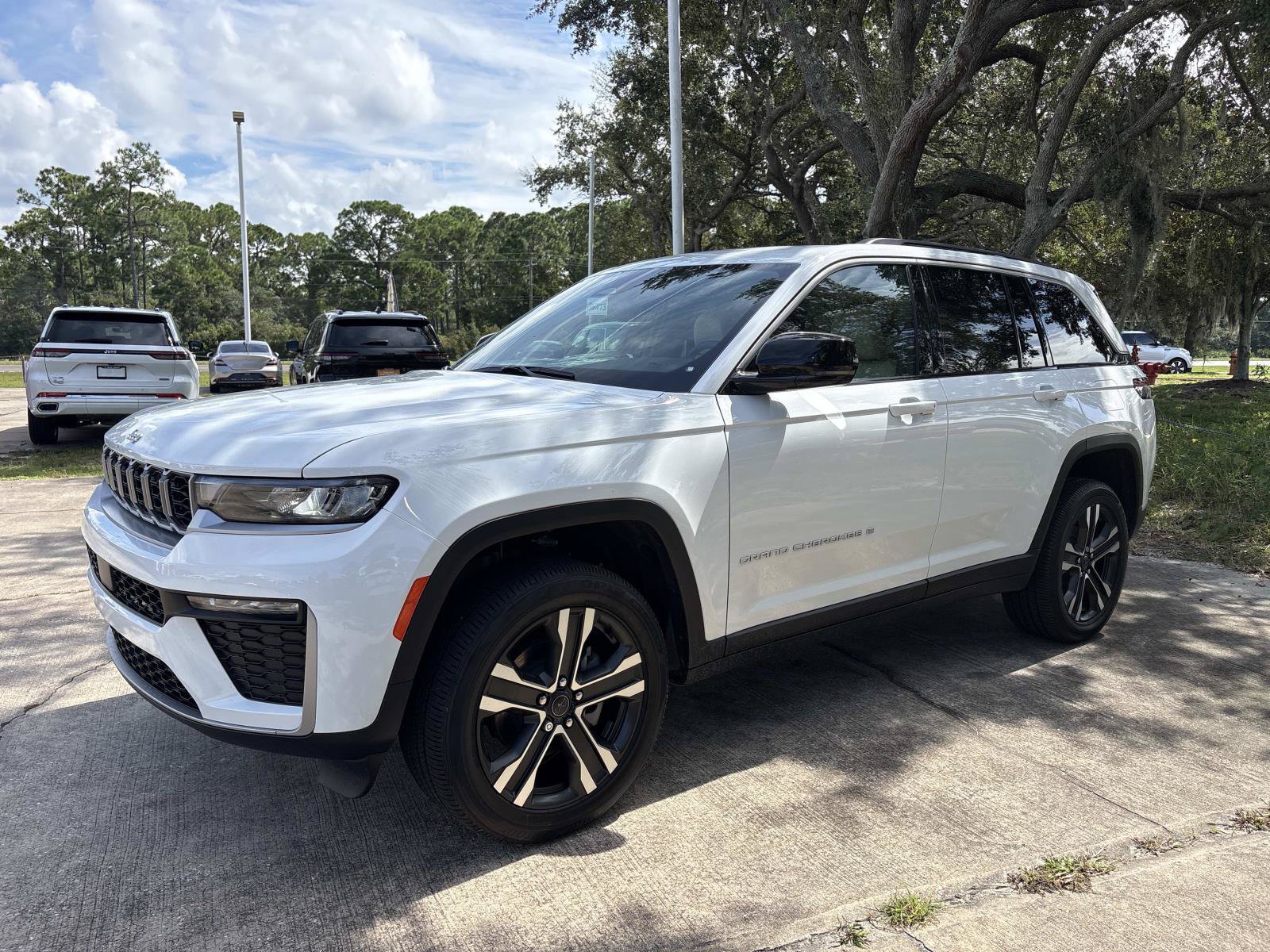 New 2027 Jeep Grand Cherokee Limited RWD image 7