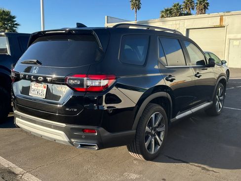 Used 2025 Honda Pilot Elite image 3