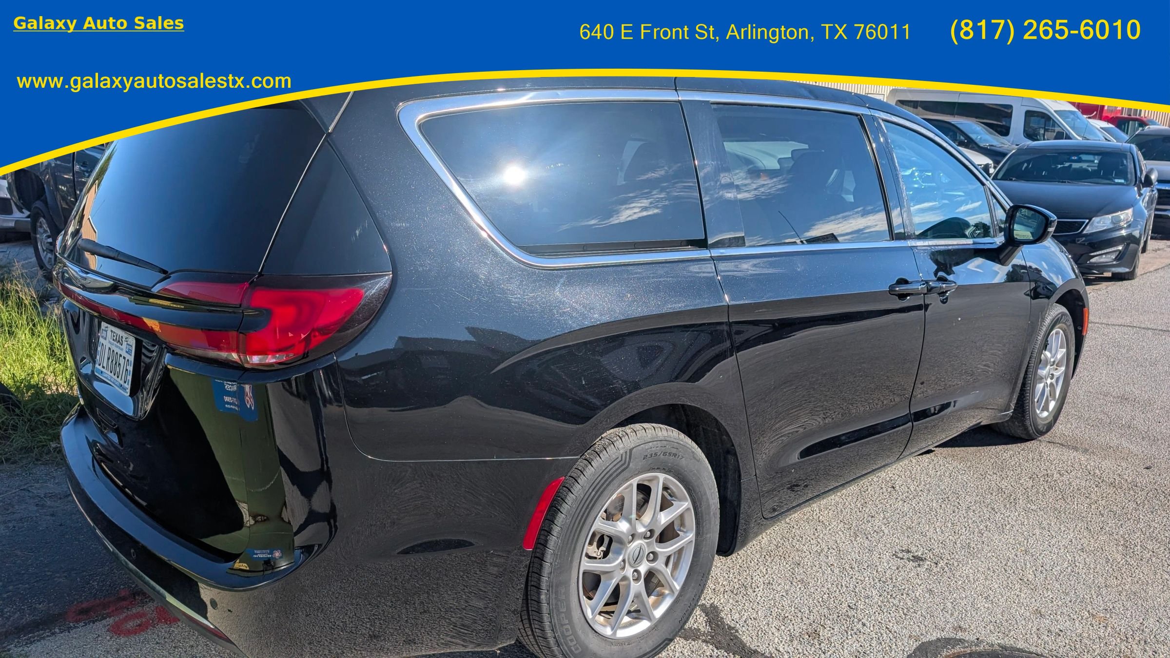 Used 2024 Chrysler Pacifica Touring-L FWD image 5