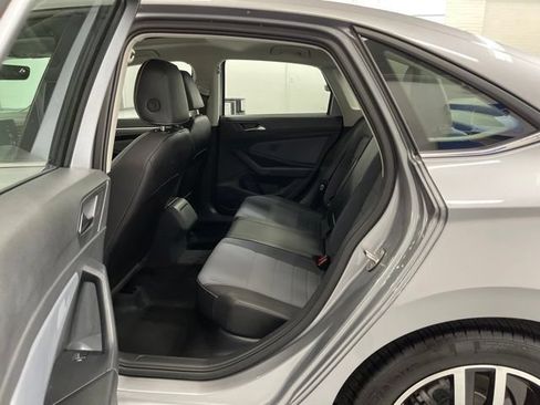 Used 2026 Volkswagen Jetta SE FWD image 8
