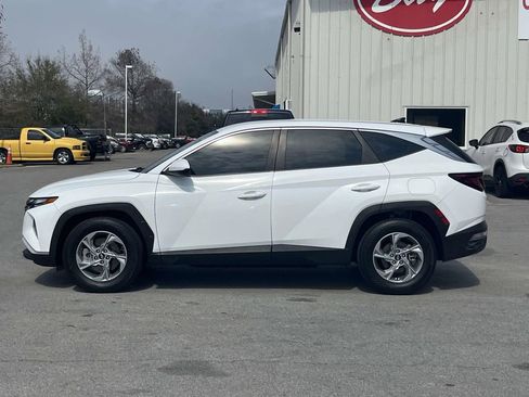 Used 2023 Hyundai Tucson SE image 2