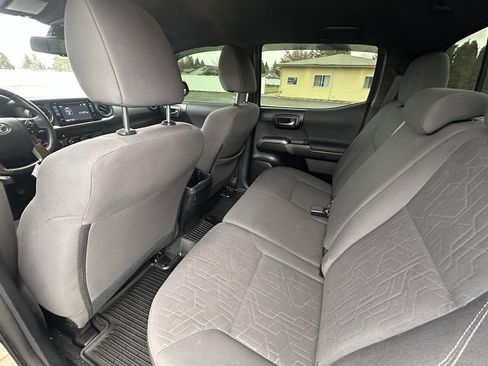 Used 2019 Toyota Tacoma TRD Off-Road image 12