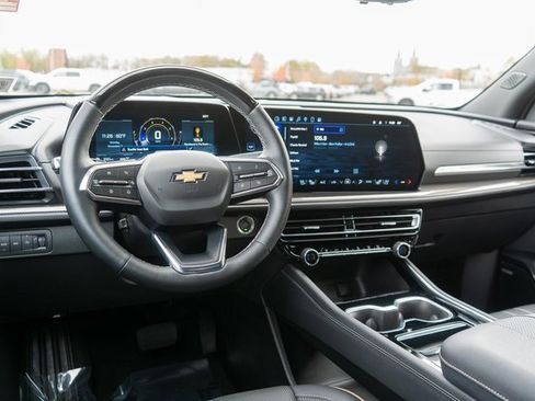 Used 2025 Chevrolet Traverse High Country image 14