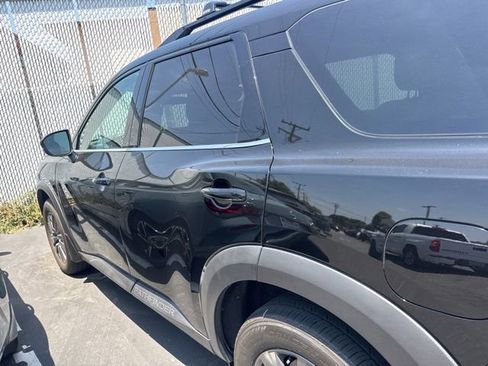 Certified 2024 Nissan Pathfinder SV w/ Black Appearance Package FWD image 3