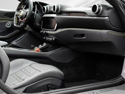 Certified 2022 Ferrari Portofino M RWD image 45
