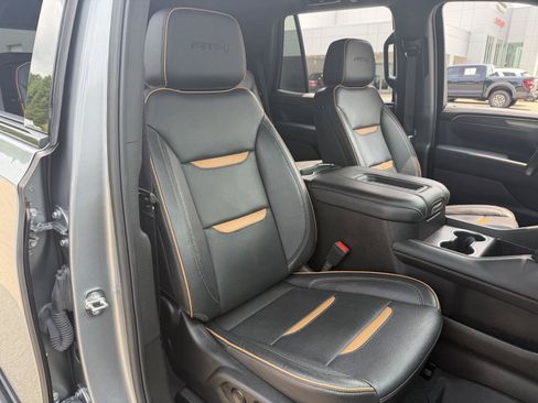 Used 2024 GMC Yukon AT4 w/ Technology Package AWD/4WD image 21
