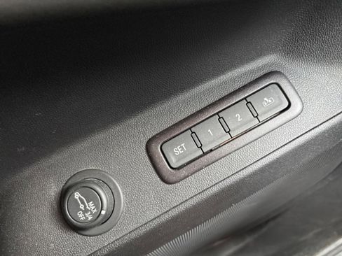 Used 2020 Chevrolet Equinox Premier image 23