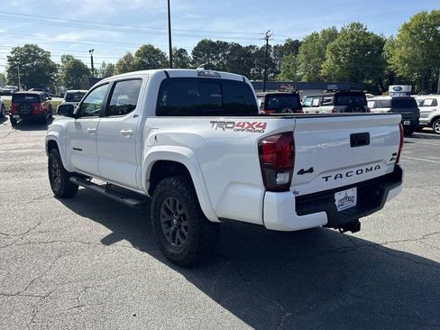 Used 2023 Toyota Tacoma SR5 w/ Technology Package image 5