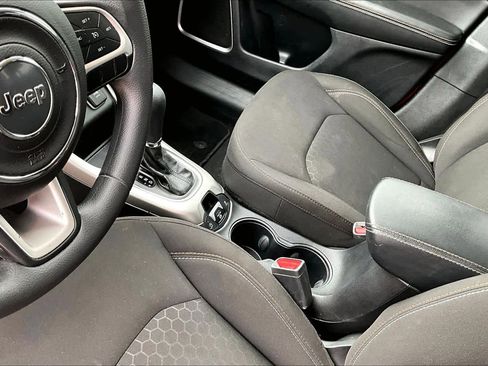 Used 2021 Jeep Compass Sport image 17