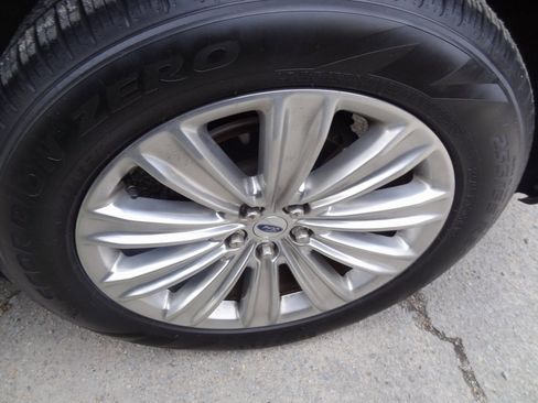 Used 2023 Ford Explorer Limited w/ Limited Technology Package image 19