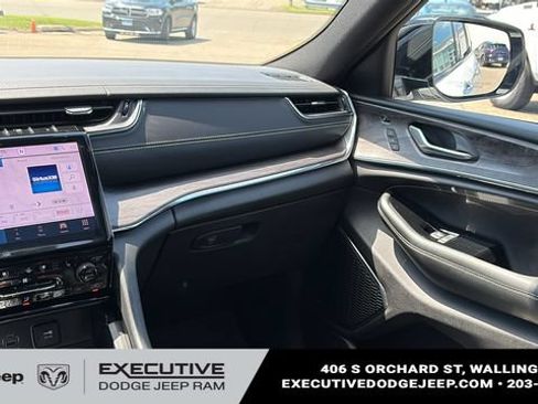 Used 2023 Jeep Grand Cherokee Overland w/ Luxury Tech Group IV AWD/4WD image 26