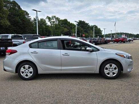 Used 2018 Kia Forte LX w/ Sports Package FWD image 7