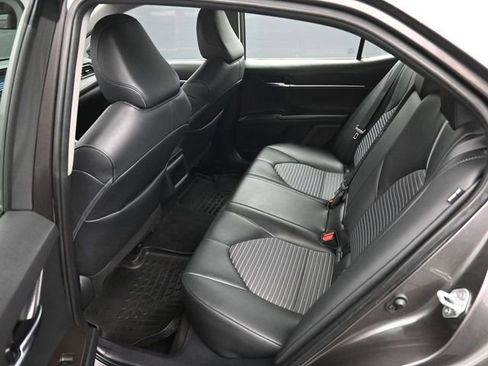 Used 2022 Toyota Camry SE image 10