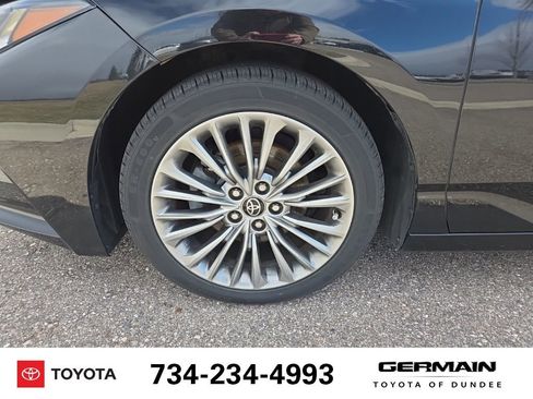 Used 2022 Toyota Avalon Limited w/ Advanced Safety Package FWD image 12