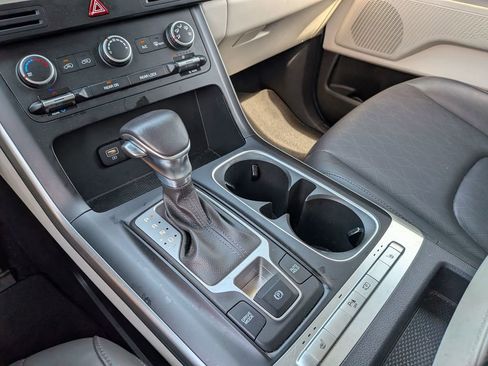 Used 2024 Kia Carnival LX image 20