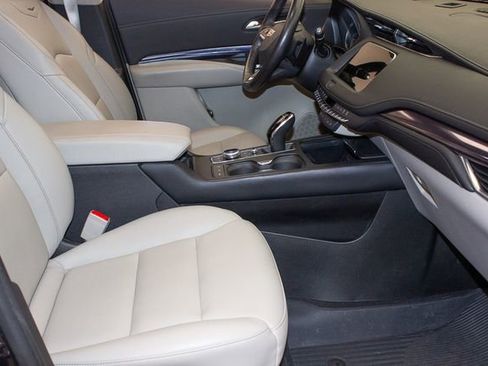 Used 2023 Cadillac XT4 Luxury w/ Cold Weather Package image 10