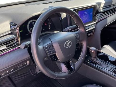 Used 2025 Toyota Camry SE FWD image 6